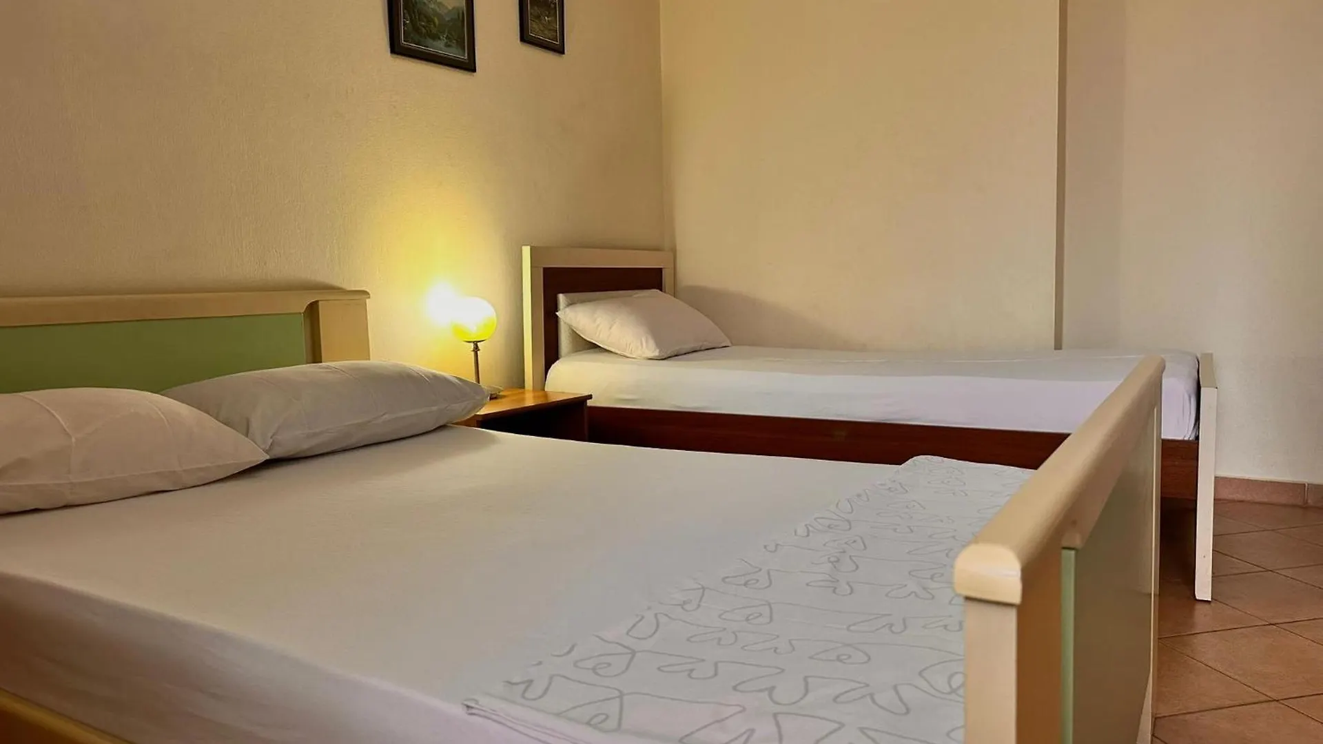 Guest Grand House Apartman Tirana Albánia