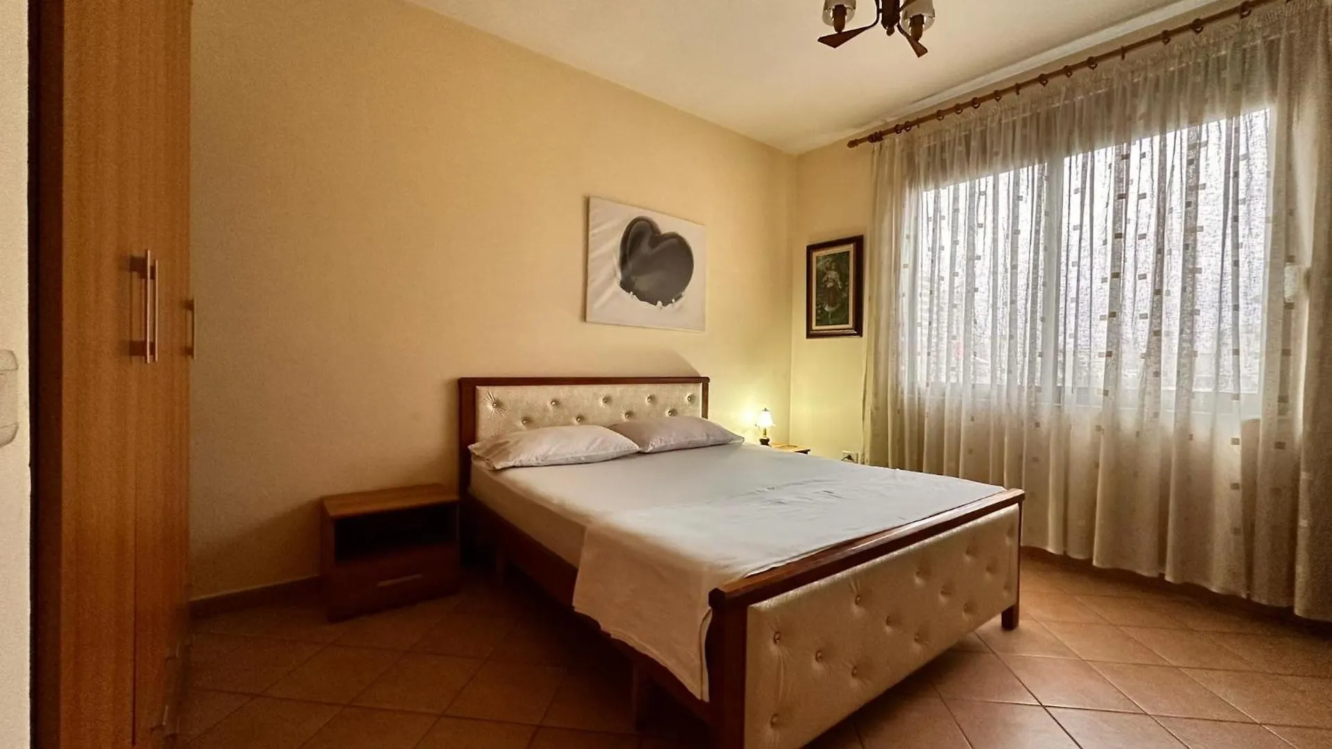 Guest Grand House Apartman Tirana